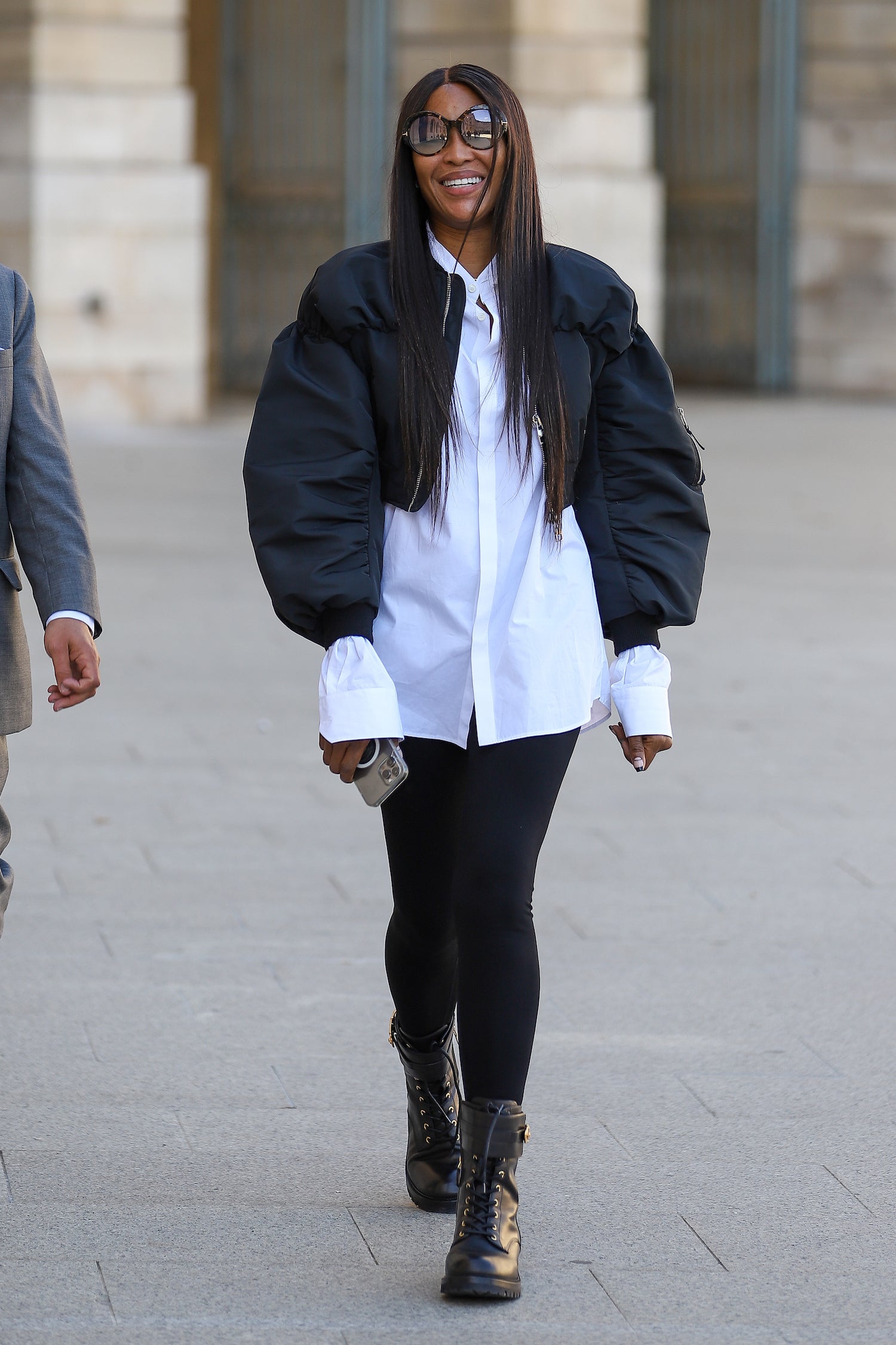 Naomi Campbell v černém bomberu v Paříži